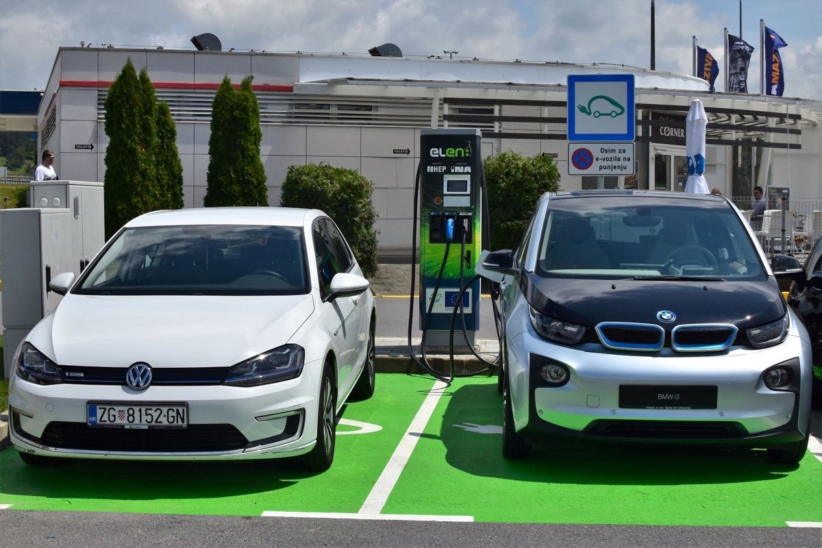 Gorivo je drastično poskupjelo, evo koliko tank plaćaju vlasnici električnih vozila