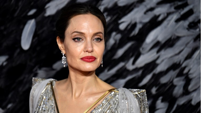 Angelina Jolie otkrila kako se još uvijek premišlja oko razvoda od Brada Pitta