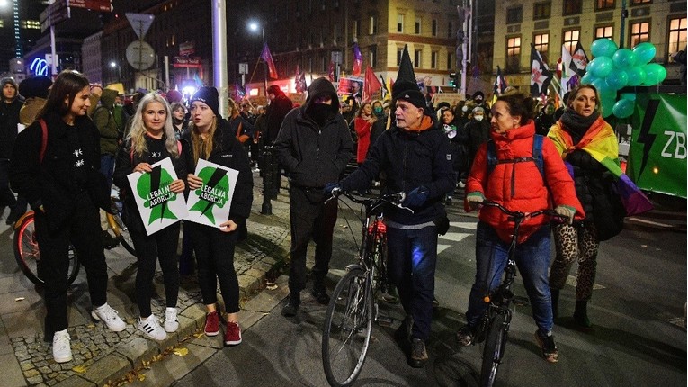 Poljaci prosvjedovali zbog zakona o pobačaju i smrti trudnice u bolnici