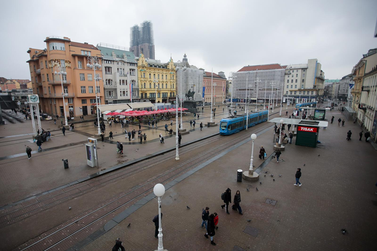 Broj zaposlenih porastao na godišnjoj, a pao na mjesečnoj razini