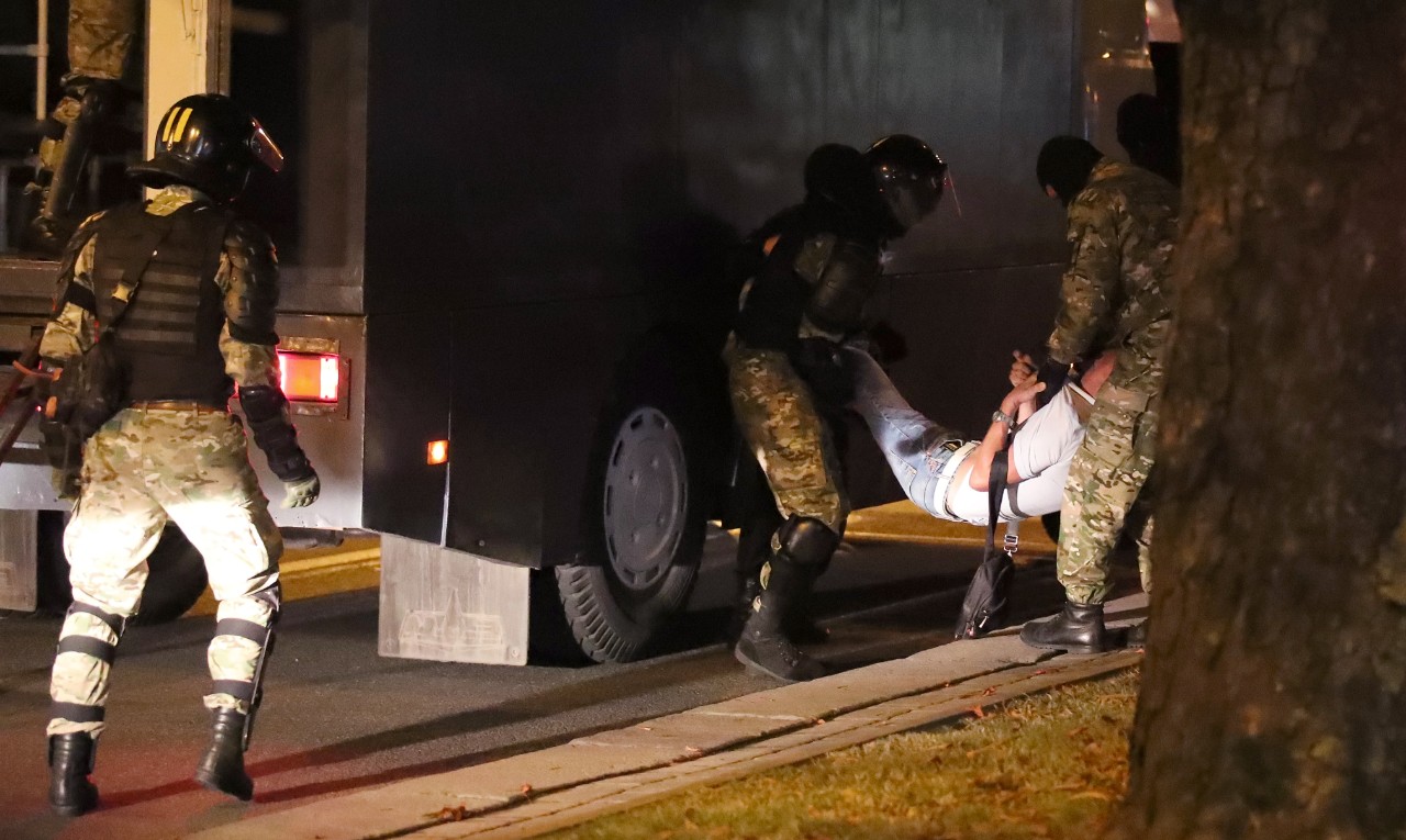 Policija ugušila prosvjede, "posljednji europski diktator" mirno čeka potvrdu pobjede