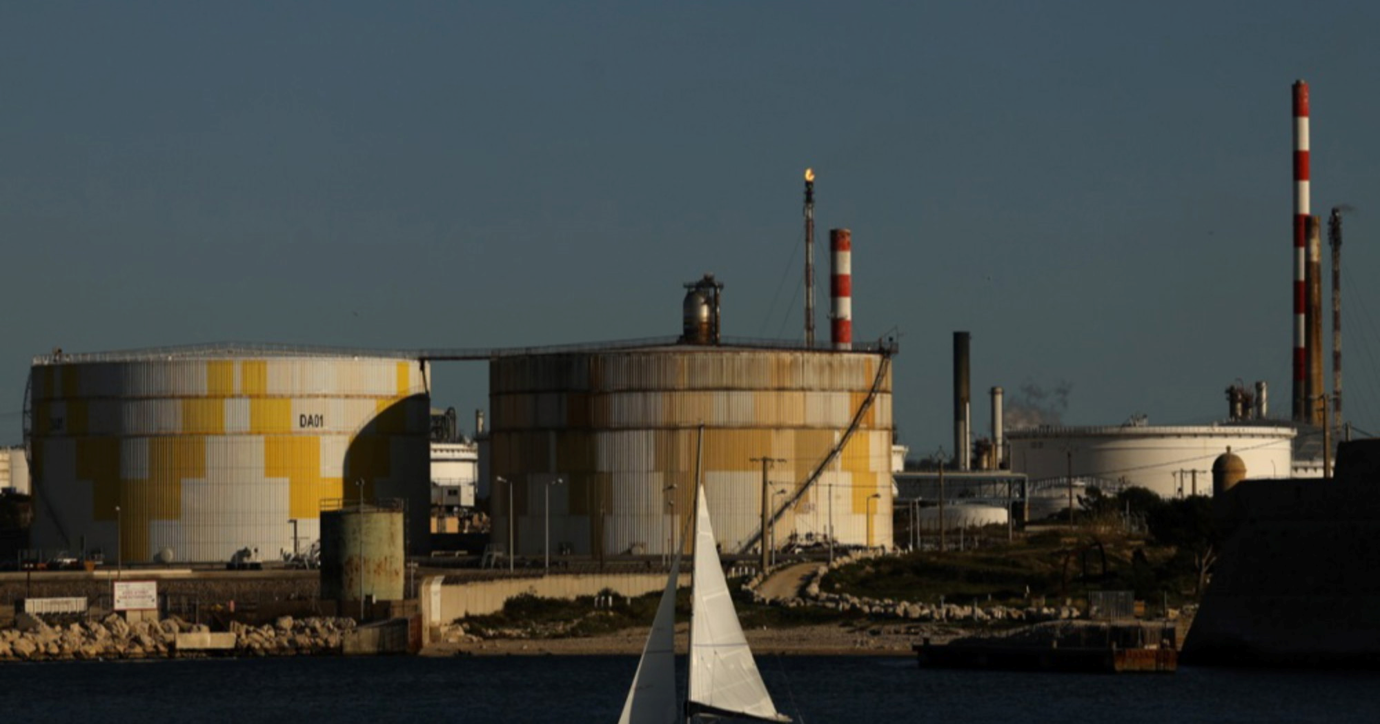 Europa i Amerika iz rezervi puštaju više od 400 milijuna barela nafte