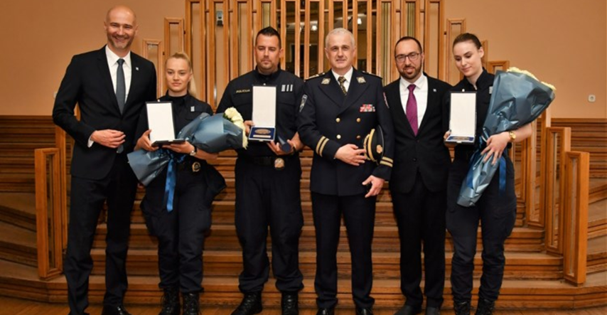 Policajcima koji su porodili Zagrepčanku uručena medalja Grada