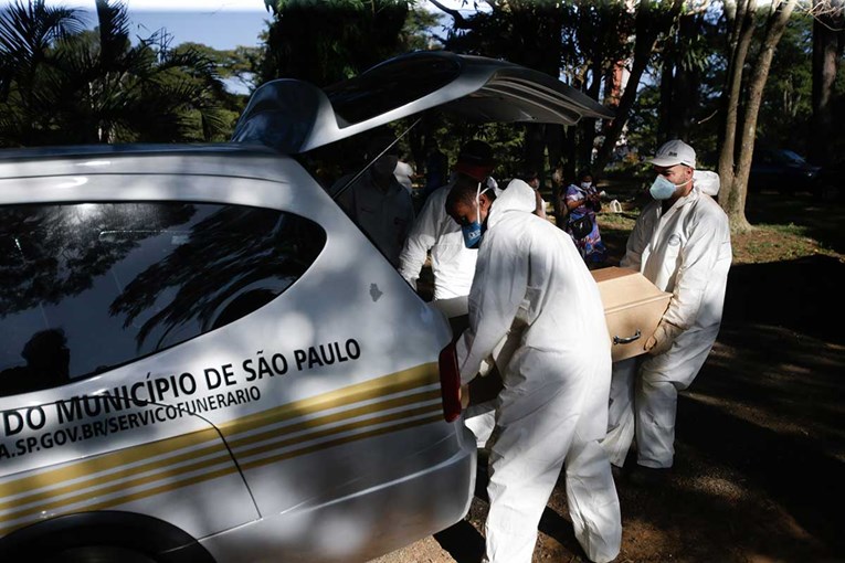 U Brazilu u jednom danu 90.570 novih slučajeva, umrlo 2815 ljudi