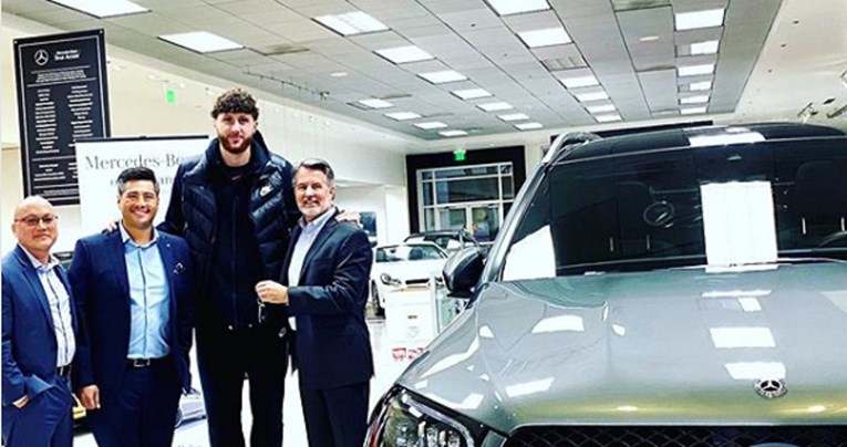 FOTO Bosanska NBA zvijezda pohvalila se novom zvijeri iz svoje garaže