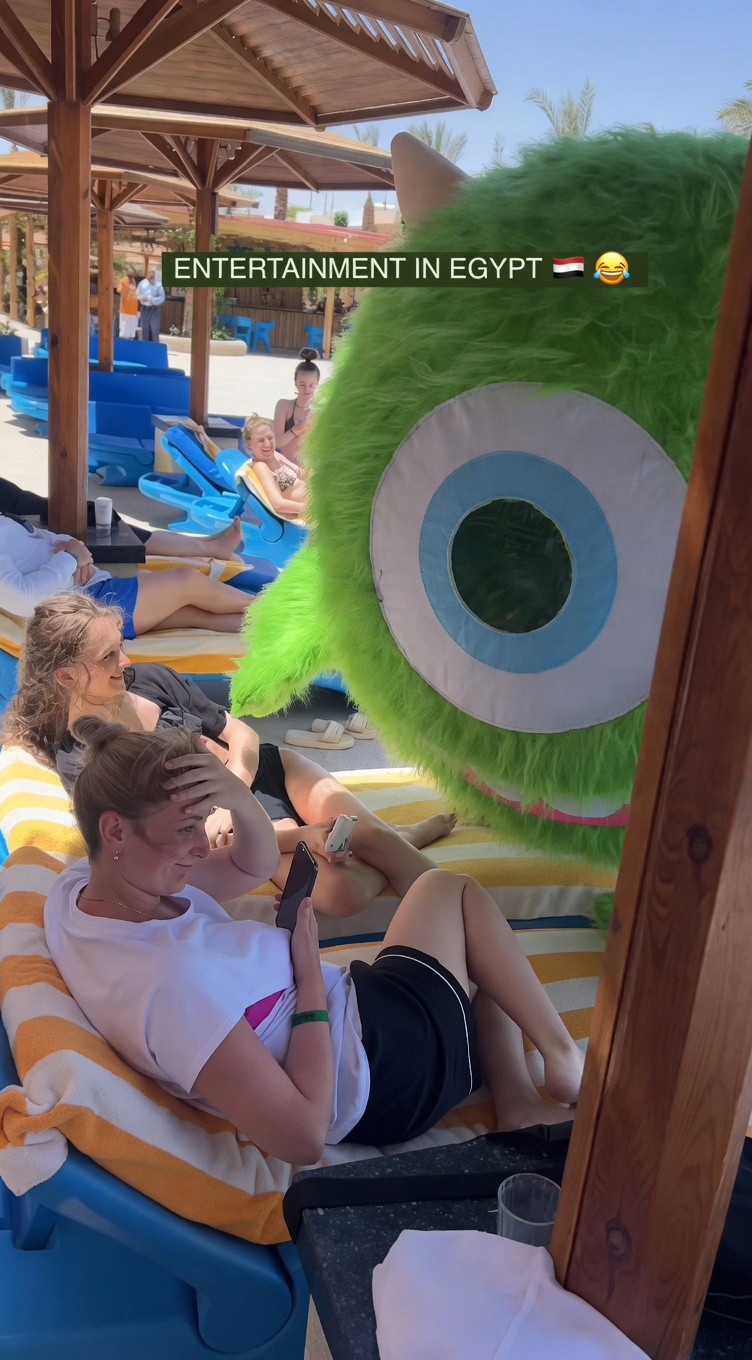 Turisti u Egiptu podigli pogled s ležaljki pa ostali zapanjeni prizorom