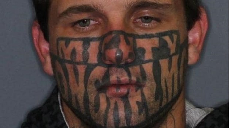 Policija objavila fotku bjegunca, postao predmet sprdnje zbog tetovaže na licu