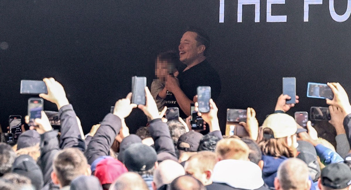 Musk stigao u Njemačku, posjetio Teslinu tvornicu u kojoj je podmetnut požar