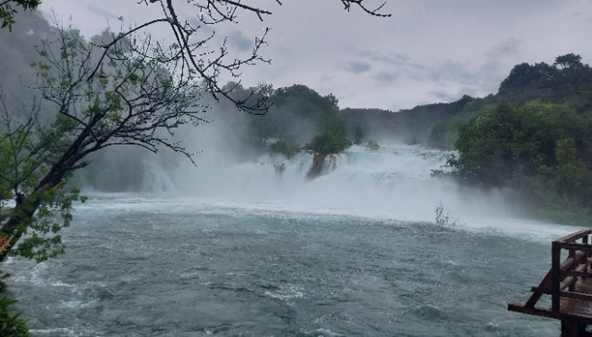 VIDEO Prvi put u povijesti zatvoren dio NP-a Krka, na Skradinskom buku srušen rekord