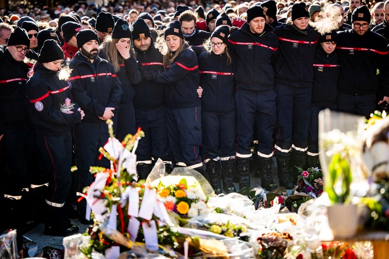 Crans-Montana se okupila u znak sjećanja na poginule u požaru