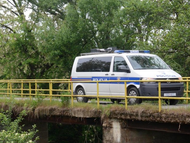 Srbin i Talijan prevozili ilegalne migrante po Hrvatskoj. Završili u pritvoru