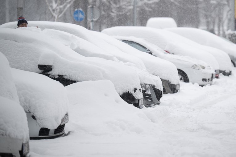 Snijeg pada već dva dana. Ali, nijedan rekord još nije oboren