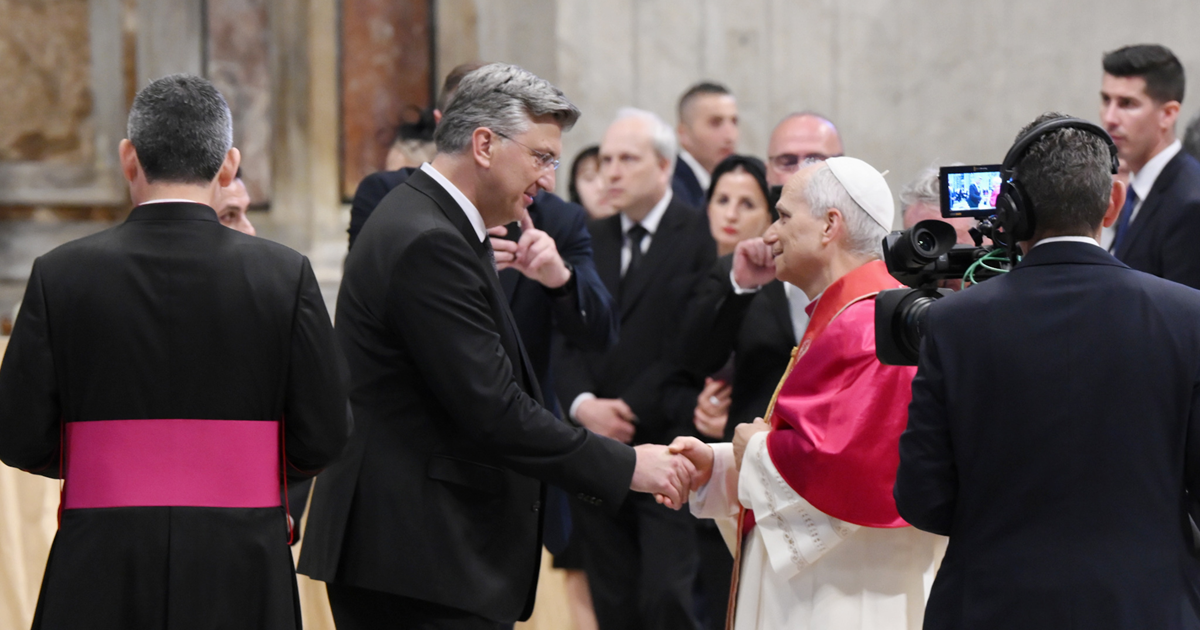 Plenković pozvao Papu u Hrvatsku