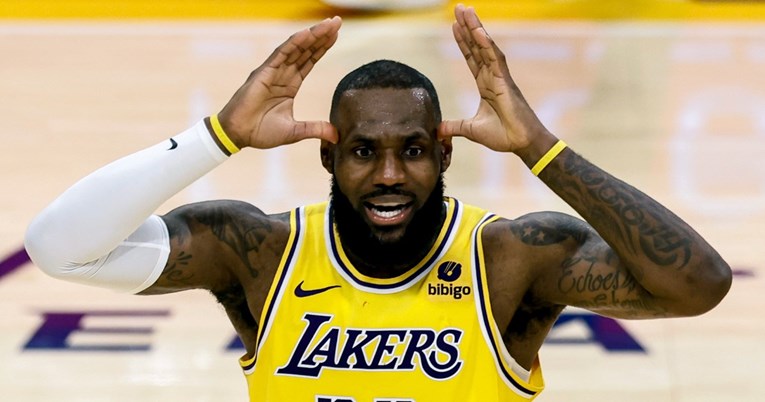 LeBron potpuno izgubio živce zbog sudaca i urlao: "Gledaj snimku!"