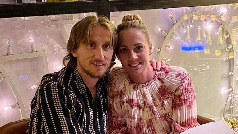 Luka Modrić objavio fotku sa suprugom Vanjom i otkrio što su proslavili