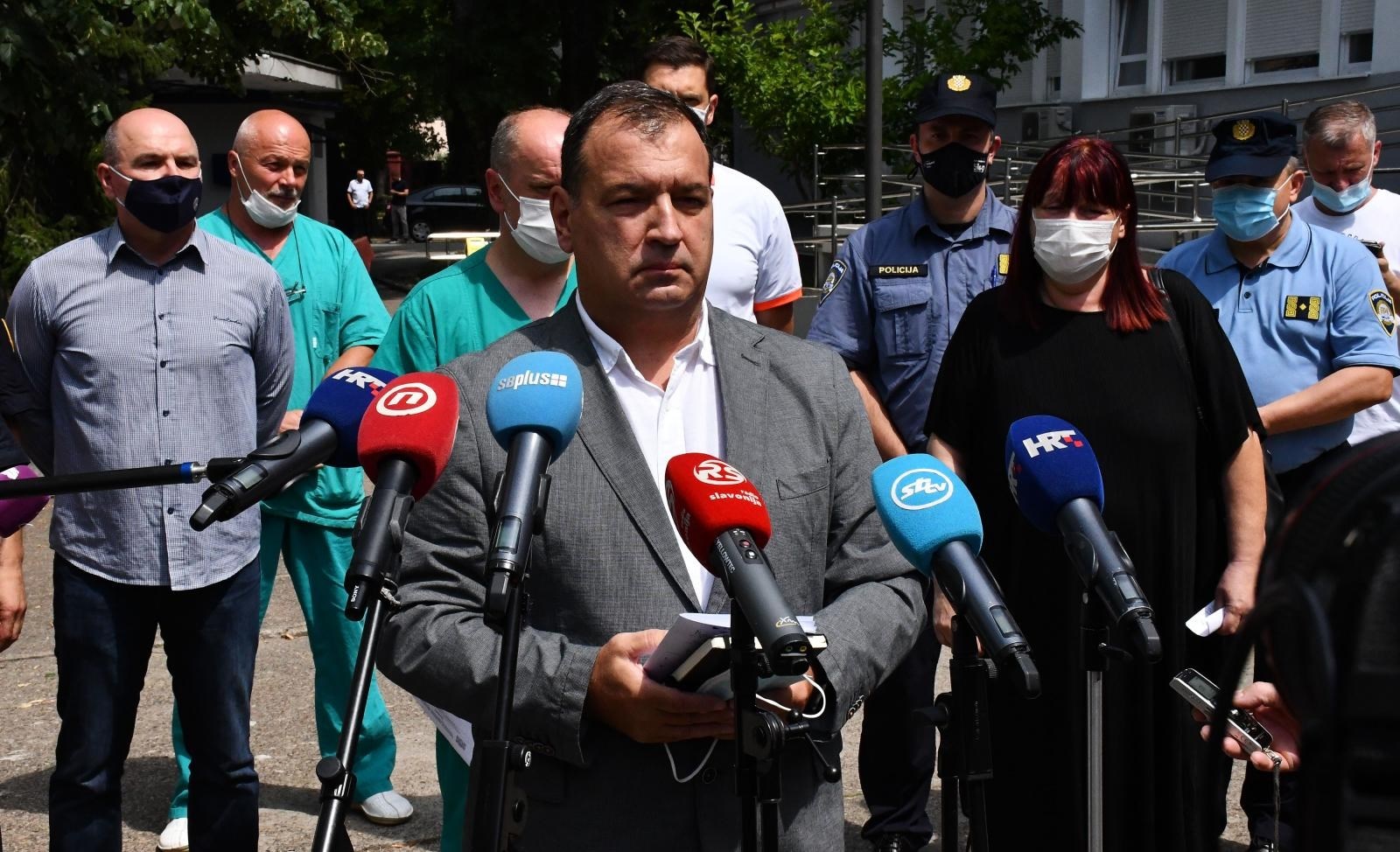 Beroš: Ozlijeđeni su u najboljim rukama, formiran telefon za informacije o putnicima