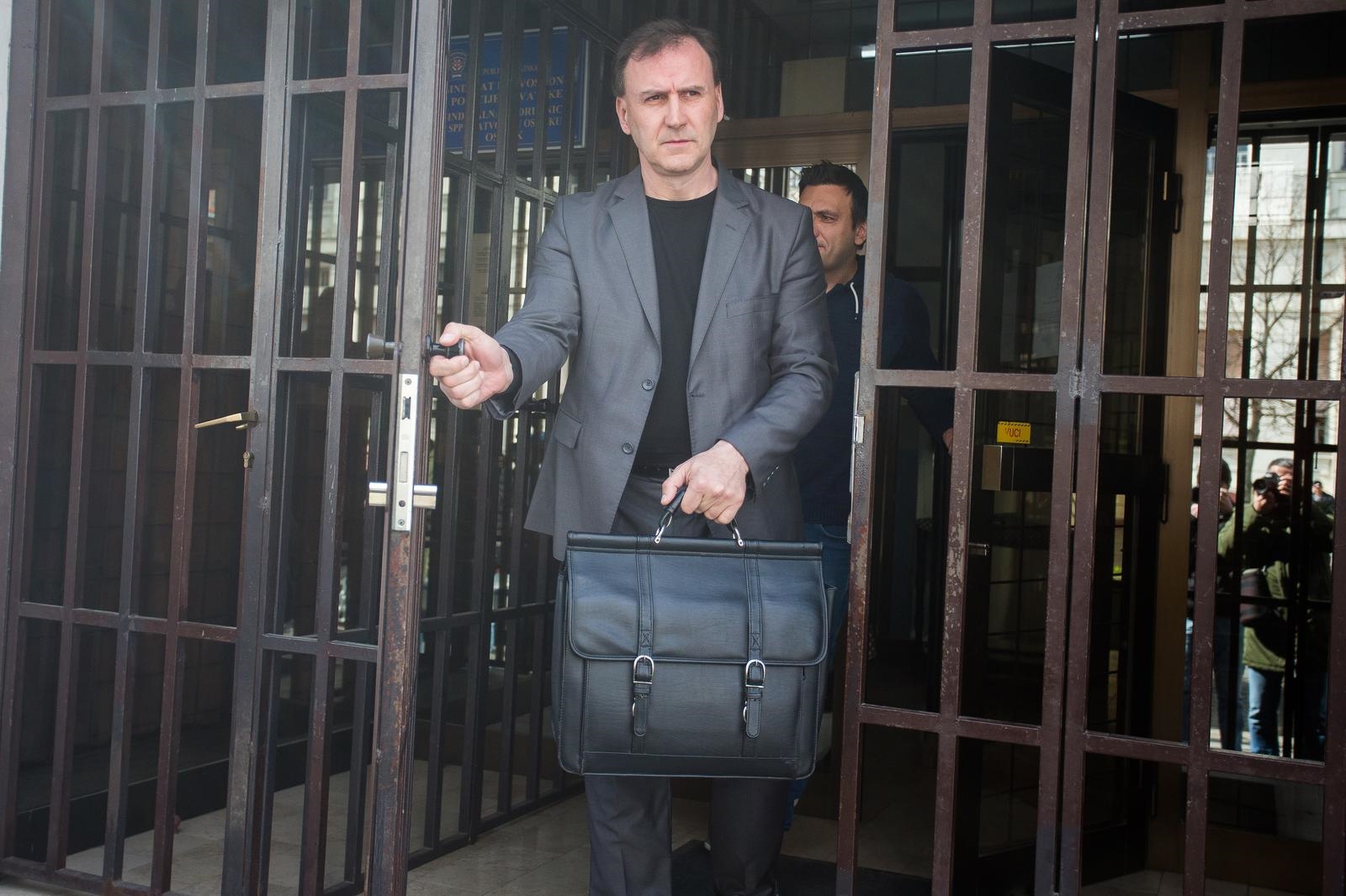 Krali stanove mrtvima i prodavali ih, među njima i bivši muž pjevačice, policajac...