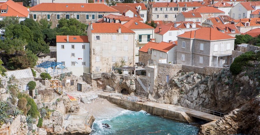 Na četiri plaže u Dubrovniku ne preporučuje se kupanje, more zagađeno fekalijama
