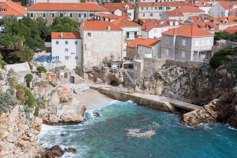 More zagađeno fekalijama na čak četiri plaže u Dubrovniku, ne preporučuje se kupanje