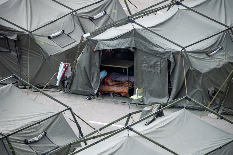 Neredi u Ceuti, prosvjednici palili skloništa migranata na plaži