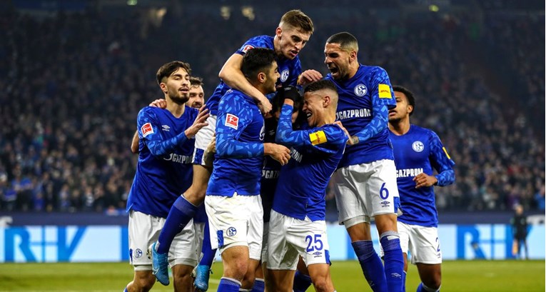 Schalke pobijedio u 86. minuti i izjednačio se s Borussijom na vrhu Bundeslige