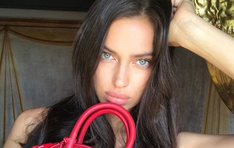 Irina Shayk torbicom Bradleyju Cooperu poručila da je - idiot?