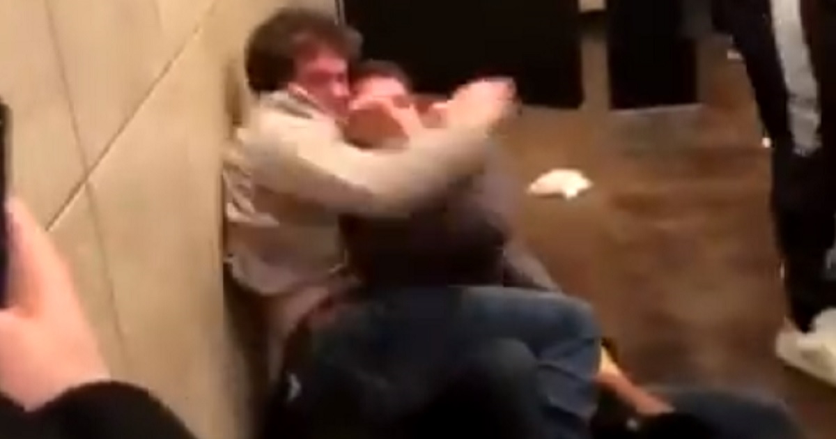 Pogledajte što se dogodi kad grupa američkih nogometaša izazove MMA borca na tučnjavu