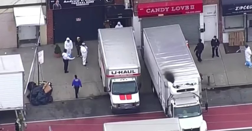 Pogrebna tvrtka iz New Yorka mrtve stavljala u kamione, prolaznici se žalili na smrad