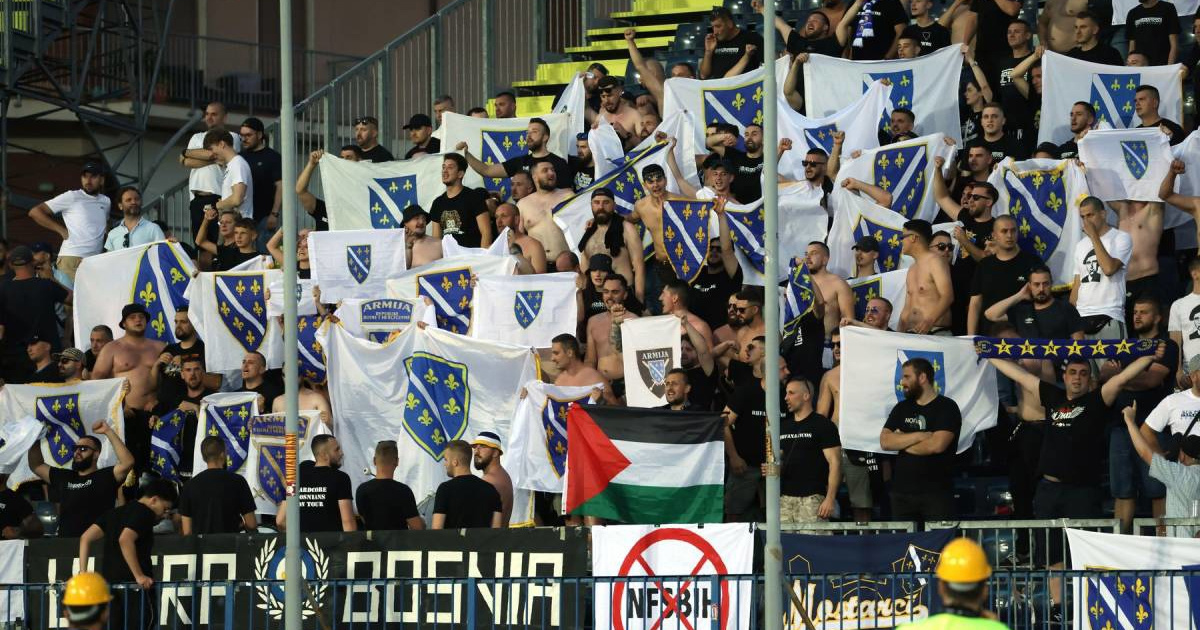 Hrvatski političar od FIFA-e traži zabranu zastave BiH navijača