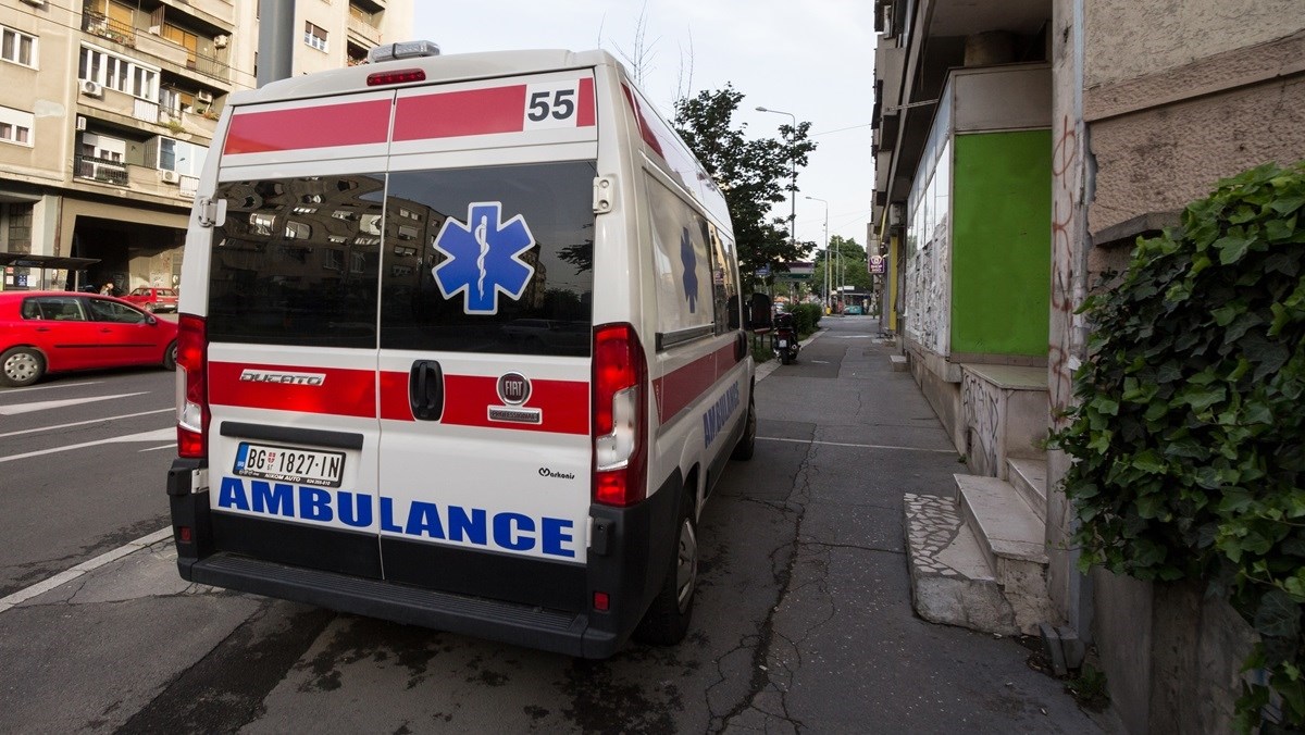 Tri muškarca sinoć izbodena u Beogradu. Dvojica napadnuta u razmaku jedne minute