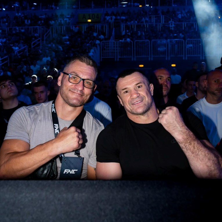 Miočić objavio fotografiju s Cro Copom. Napisao je samo jednu riječ