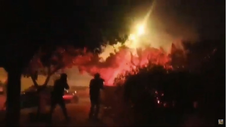 Veliki sukobi policije i prosvjednika u Ateni. Ozlijeđen jedan policajac