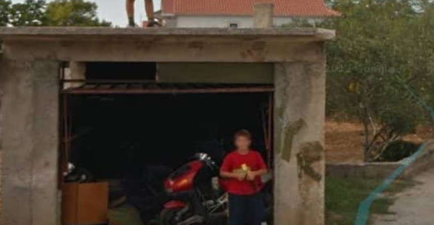 Snimka dvojice dječaka iz Bibinja s Google Street Viewa postala hit na Fejsu