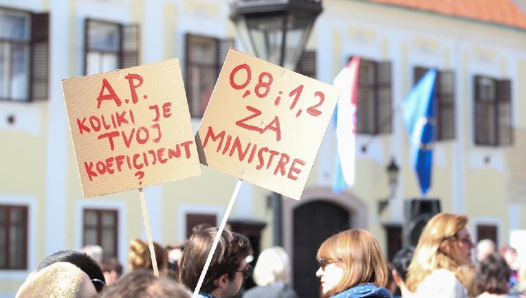 FOTO Umjetnici prosvjedovali u Zagrebu. Ovo su njihovi transparenti