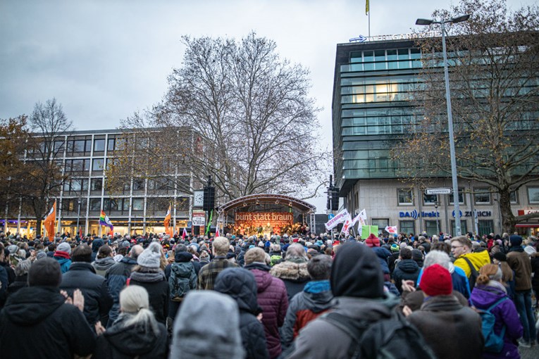 Ekstremni desničari u Njemačkoj huškaju na novinare, građani prosvjedovali
