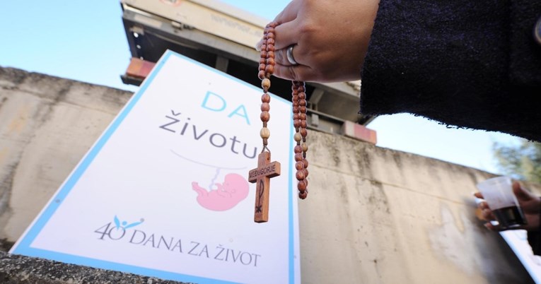 Katolički fanatici podržavaju prosvjed pred HDZ-om: "Omogućili su gej brakove"