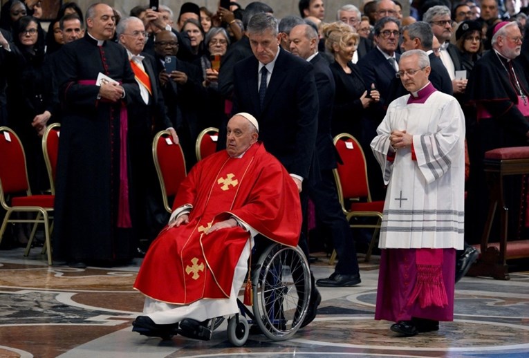 Papa u zadnji čas otkazao odlazak na križni put
