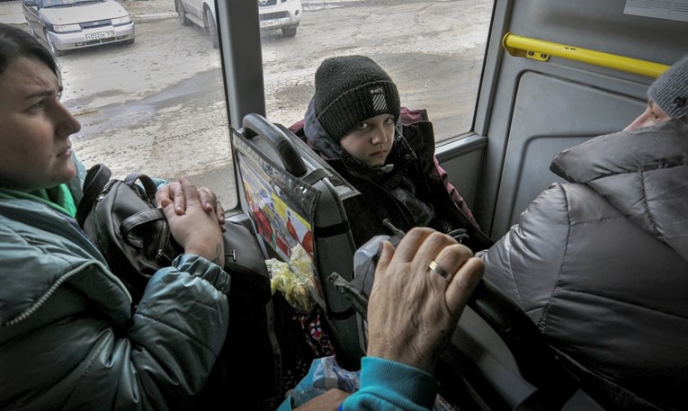 Ukrajina: Rusija blokira evakuaciju Mariupolja jer nije osvojila grad, padaju bombe