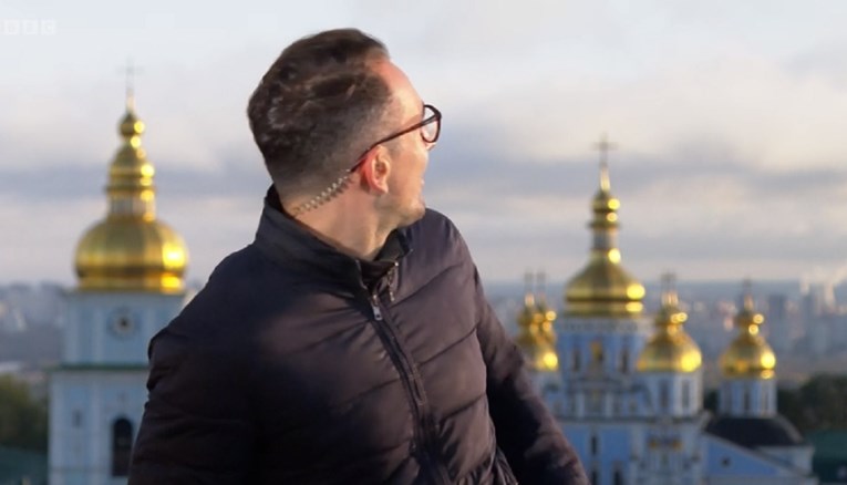 VIDEO Raketni napad u Kijevu bio u vrijeme kada se novinar BBC-ja javio uživo