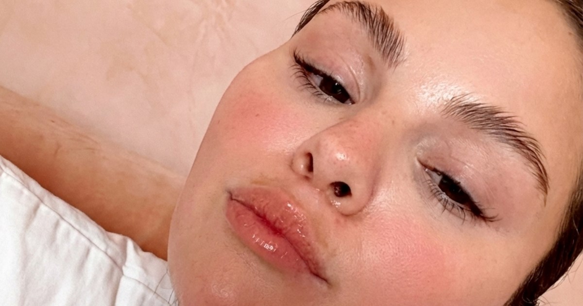 Selenu Gomez pitali kako brije brkove, ona odgovorila