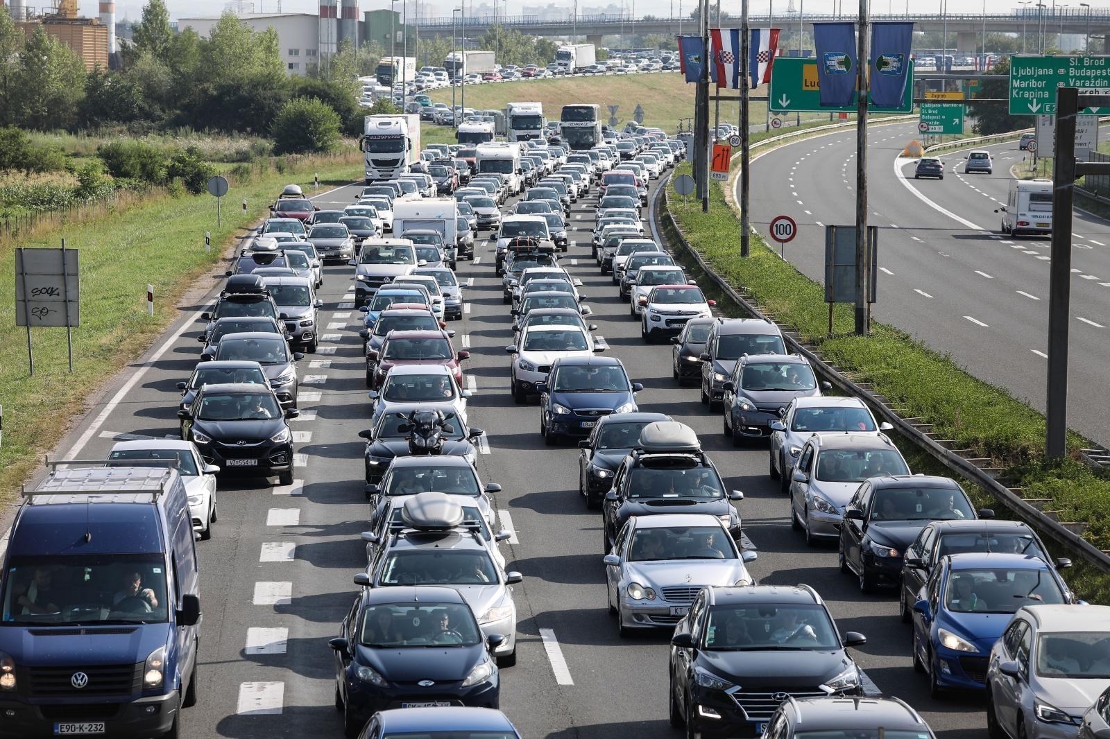 Zašto moramo platiti cestarinu i kad su gužve na autocesti?