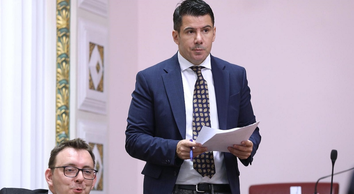 Grmoja: Plenkovićev odlazak u Srbiju pomaže Vučiću