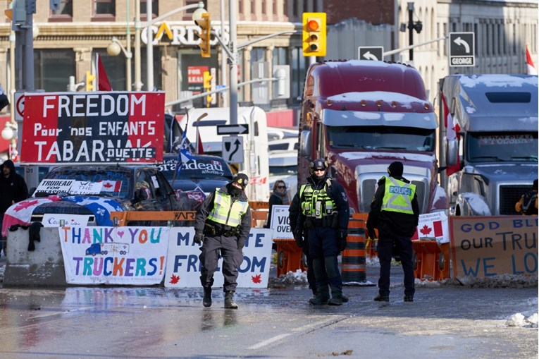 Kamiondžije već 11 dana blokiraju Ottawu. Trudeau: Oni vrijeđaju ljude s maskama