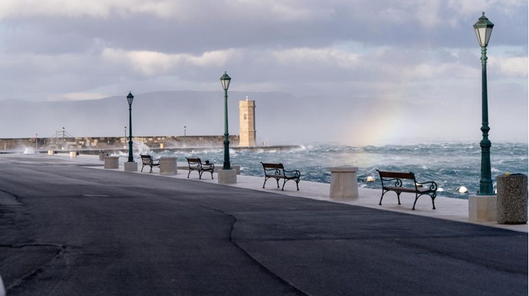 Zbog vjetra ograničenja za kamione, autobuse i motocikle