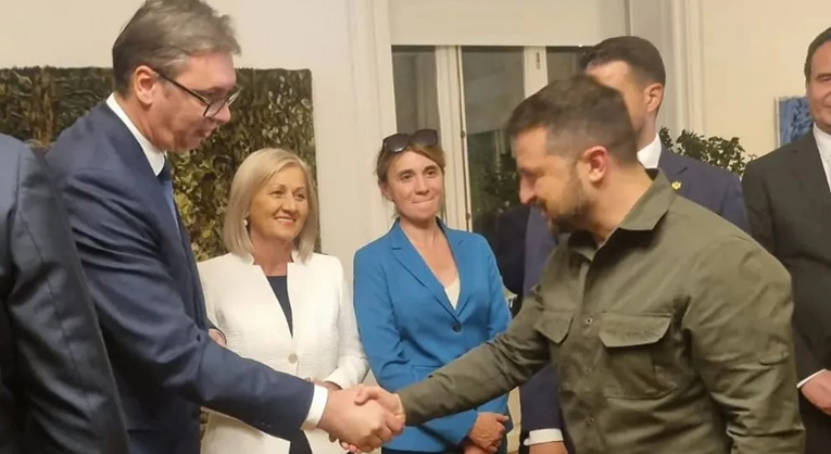 FOTO Zelenski stigao u Atenu, Vučić objavio fotografiju njihovog rukovanja