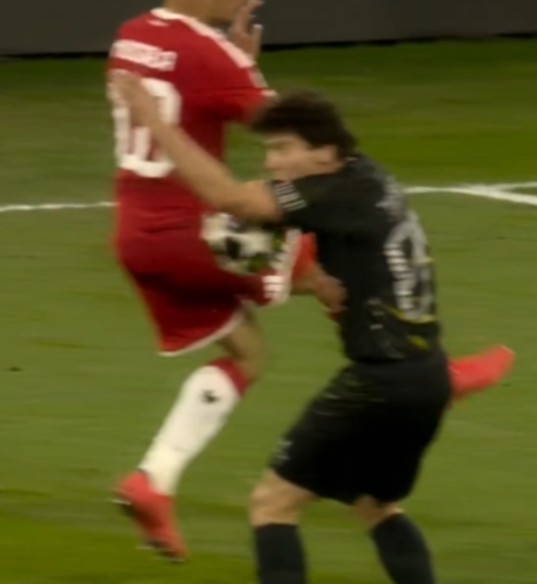 VIDEO Je li Bayern u ovoj situaciji oštećen za penal protiv PSG-a?