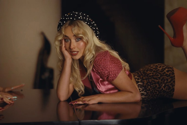 Sabrina Carpenter našla se na meti kritika nakon neugodnog trenutka s Coachelle