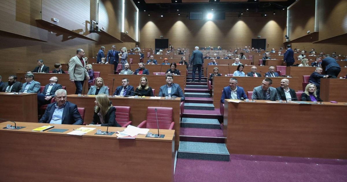 Zatupnici sutra glasaju o ključnim temama pa odlaze na ljetnu stanku