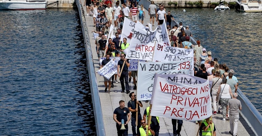 Zadarski vatrogasci izašli na ulice: "Plaćeni su kao komunalci, a nose život u torbi"