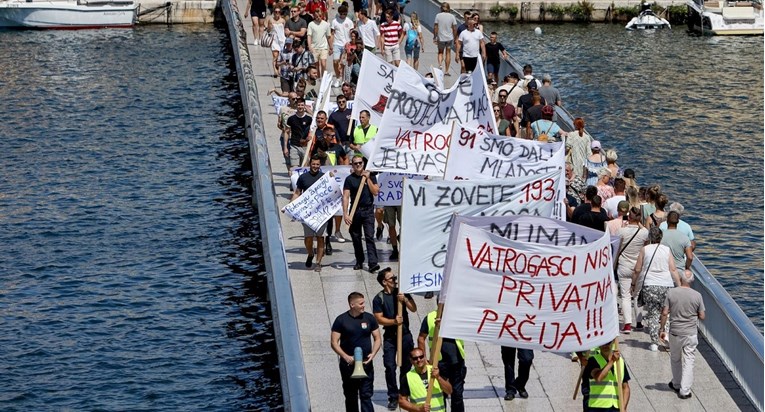 Zadarski vatrogasci izašli na ulice: "Ne pristajemo na ucjene"